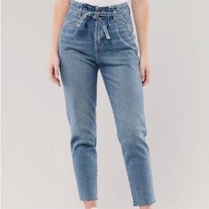 Hollister Curvy Ultra High-Rise Paper-Bag Mom Jeans